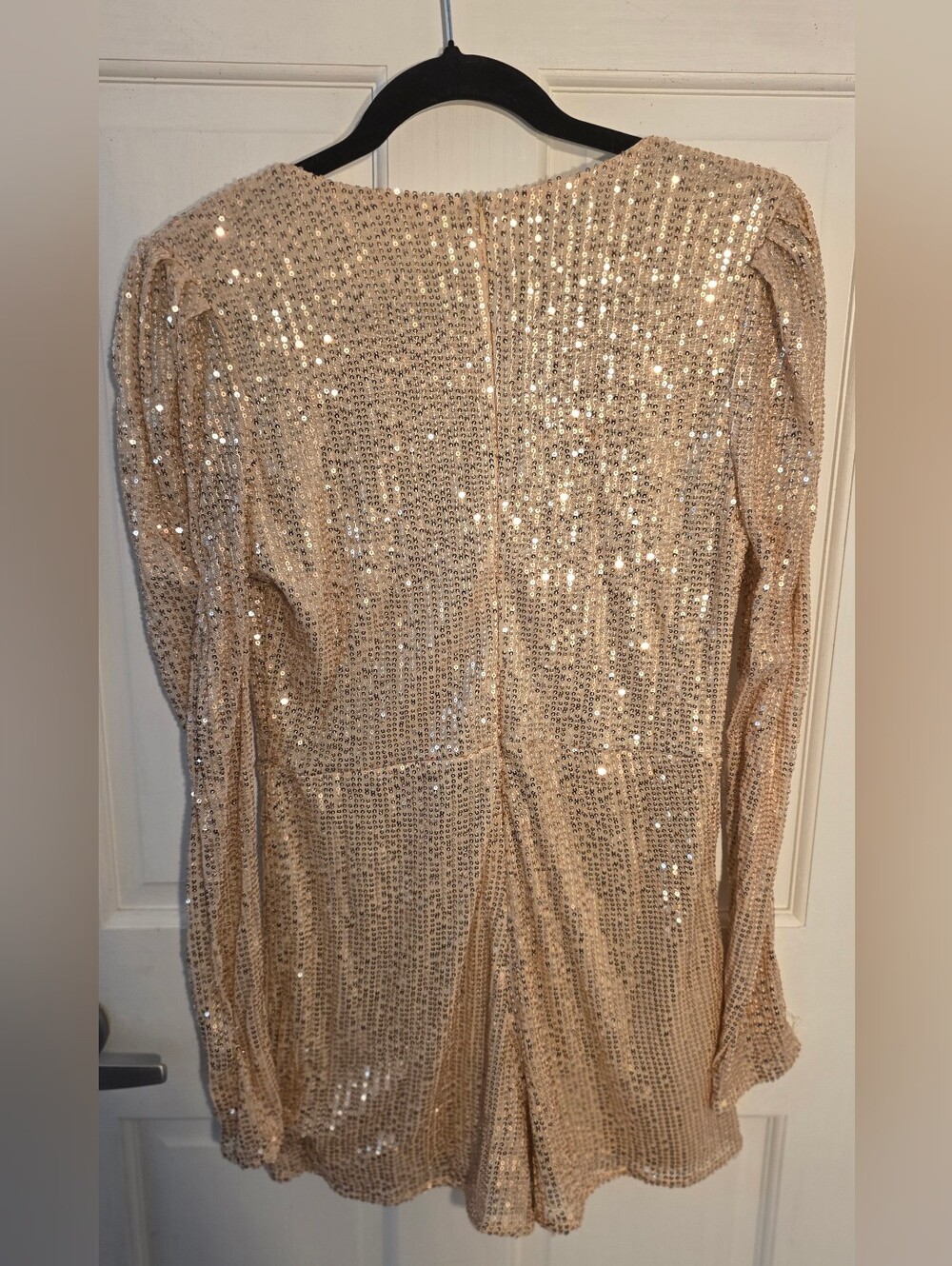 Eilly Blazer Sequin V-Neck Romper in Champagne. Size L Nwt - Picture 3 of 3